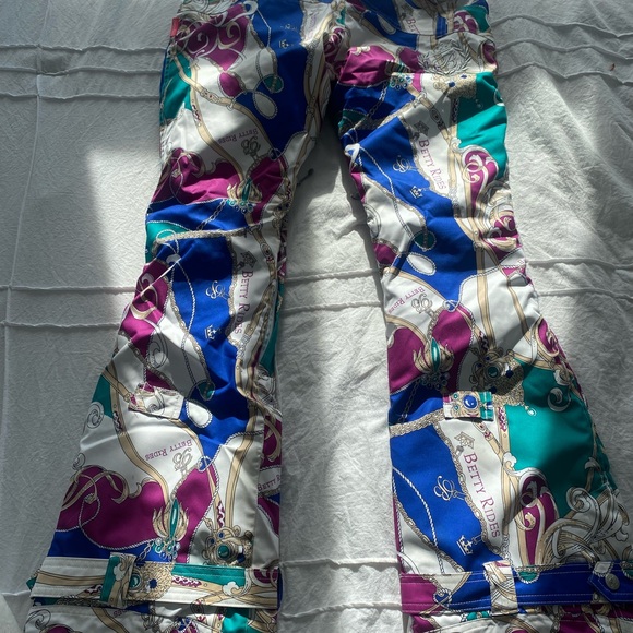 Betty Rides Snowpants - Picture 2 of 3